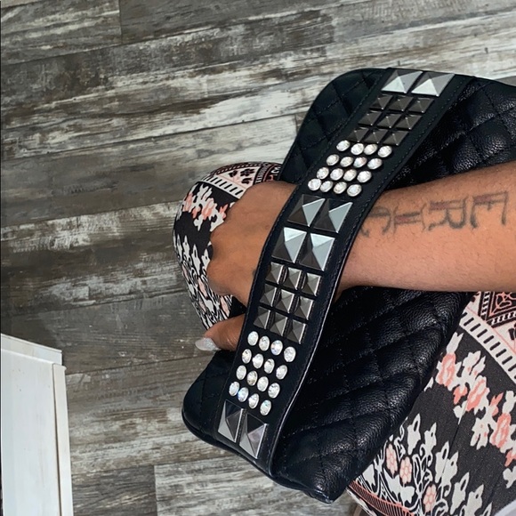 2 clutches - Picture 4 of 4